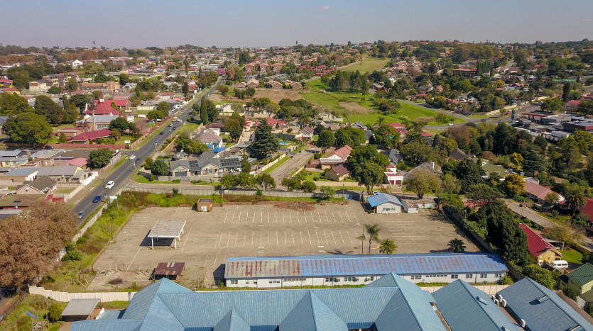 Development Land Bordering Shopping Centre Northcliff, Johannesburg Property Images