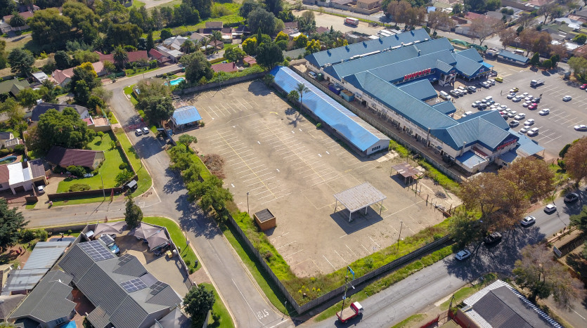 Development Land Bordering Shopping Centre Northcliff, Johannesburg Property Images