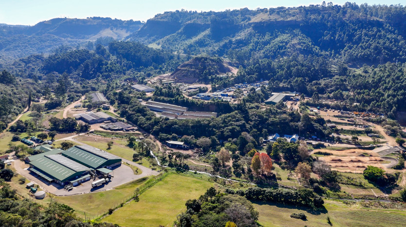 Large Track of Land with Multiple Warehouses Business Park & Conservancy Zoning, Durban. Property Images