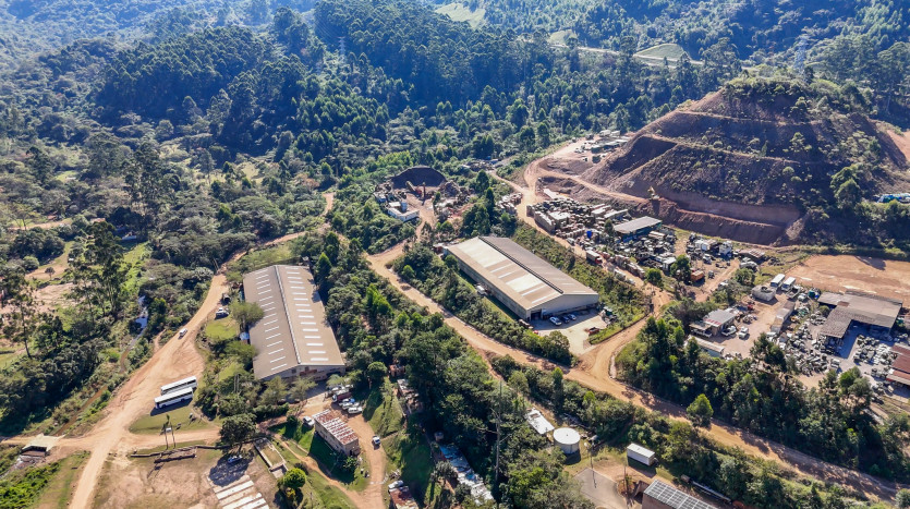 Large Track of Land with Multiple Warehouses Business Park & Conservancy Zoning, Durban. Property Images