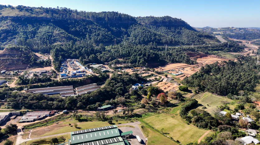 Large Track of Land with Multiple Warehouses Business Park & Conservancy Zoning, Durban. Property Images