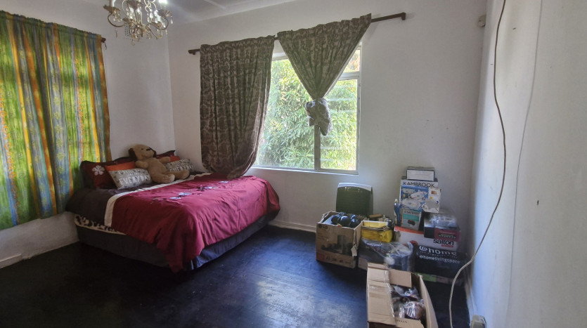 Home with 2 Flatlets Ready for Refurbishment, Queensburgh Property Images
