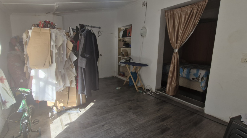 Home with 2 Flatlets Ready for Refurbishment, Queensburgh Property Images