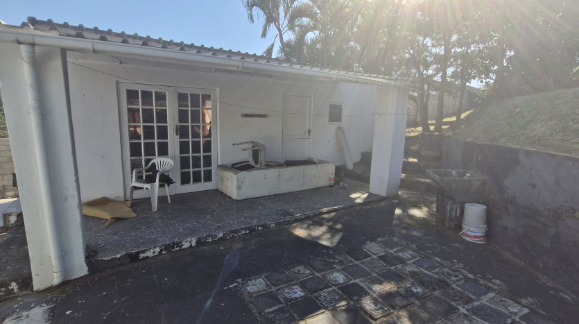 Home with 2 Flatlets Ready for Refurbishment, Queensburgh Property Images
