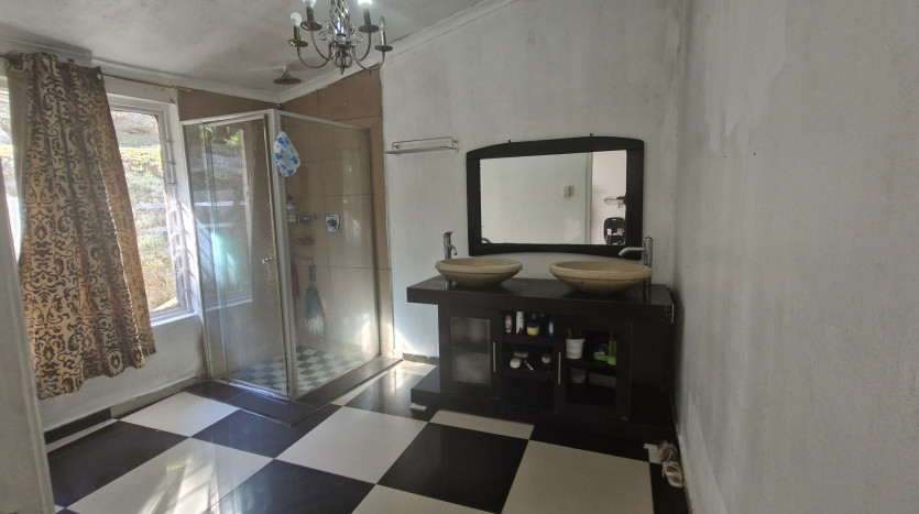 Home with 2 Flatlets Ready for Refurbishment, Queensburgh Property Images
