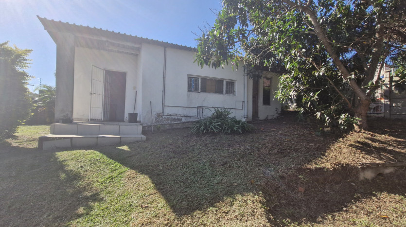 Home with 2 Flatlets Ready for Refurbishment, Queensburgh Property Images