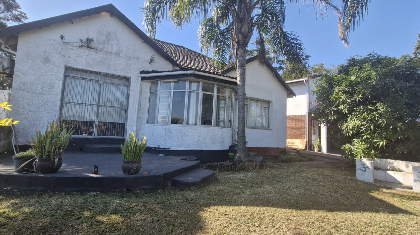 Home with 2 Flatlets Ready for Refurbishment, Queensburgh Property Images