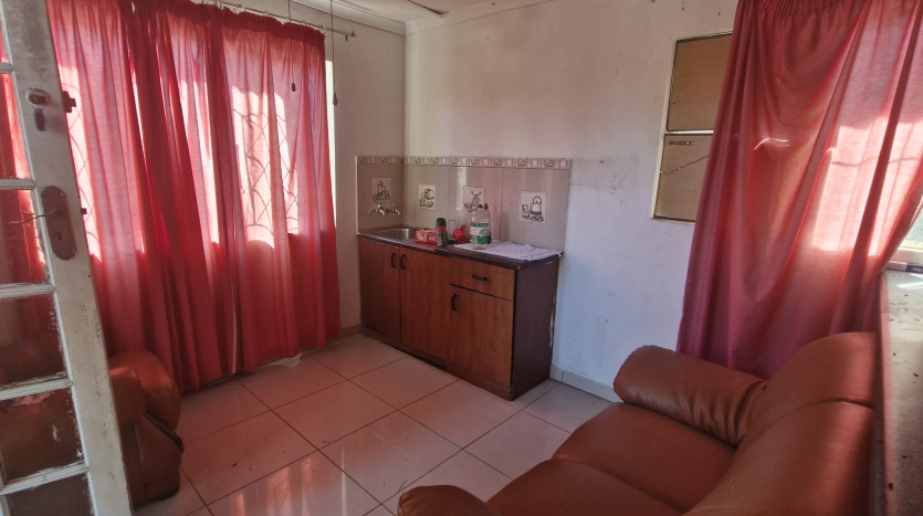 Home with 2 Flatlets Ready for Refurbishment, Queensburgh Property Images