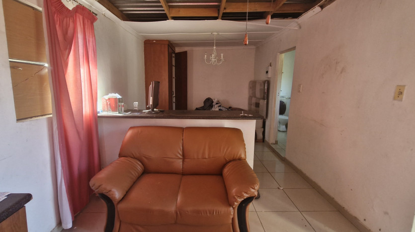 Home with 2 Flatlets Ready for Refurbishment, Queensburgh Property Images