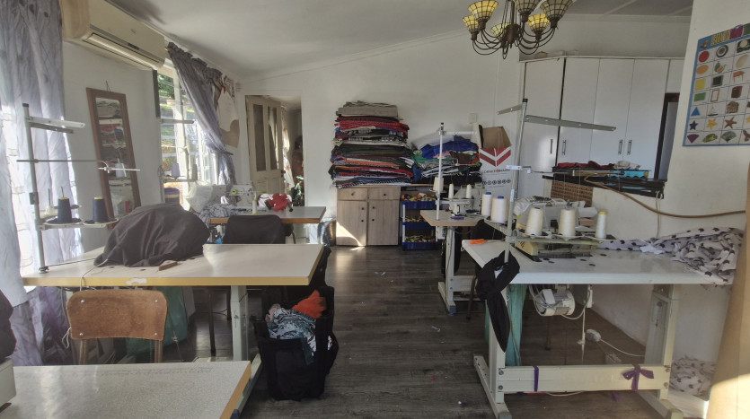 Home with 2 Flatlets Ready for Refurbishment, Queensburgh Property Images