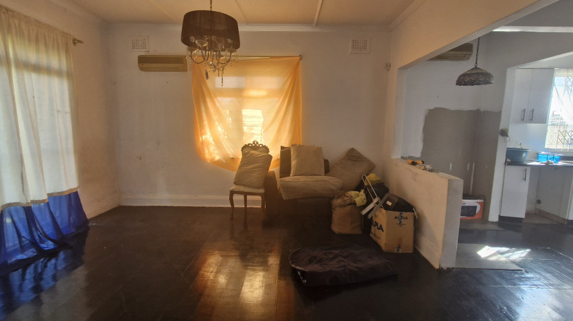 Home with 2 Flatlets Ready for Refurbishment, Queensburgh Property Images