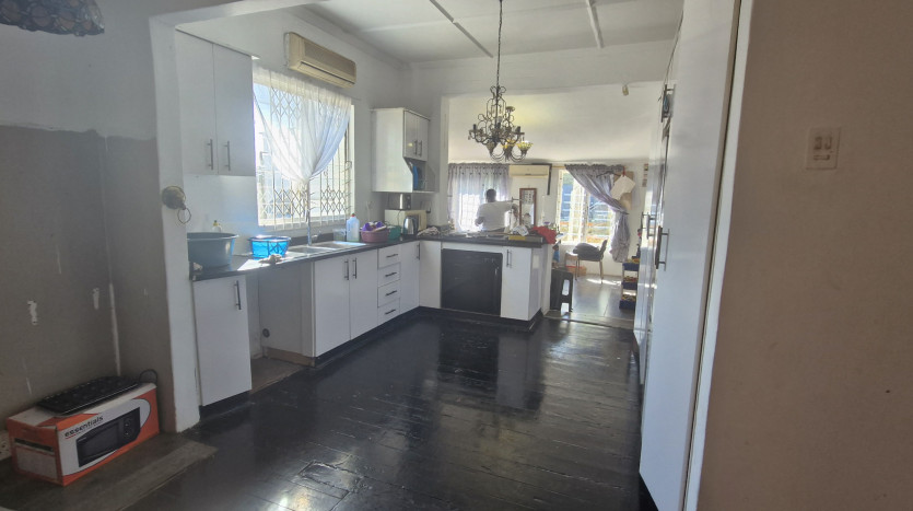 Home with 2 Flatlets Ready for Refurbishment, Queensburgh Property Images