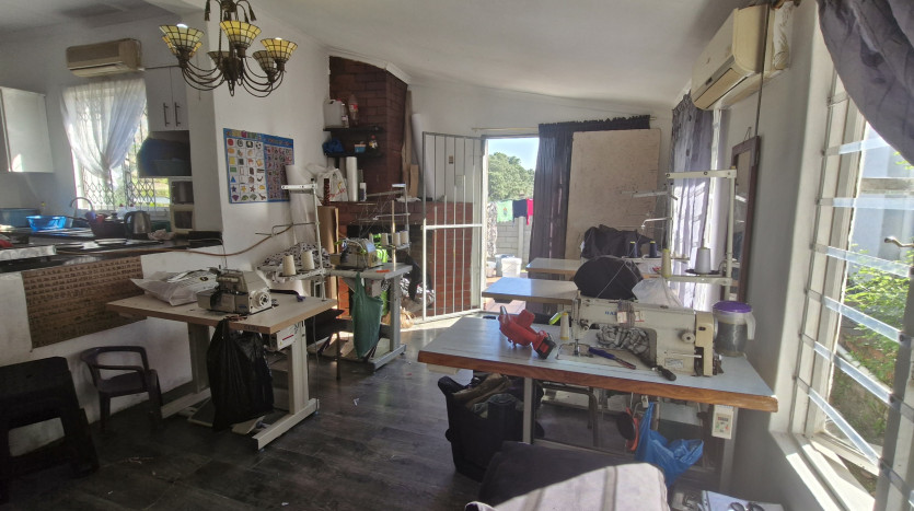 Home with 2 Flatlets Ready for Refurbishment, Queensburgh Property Images