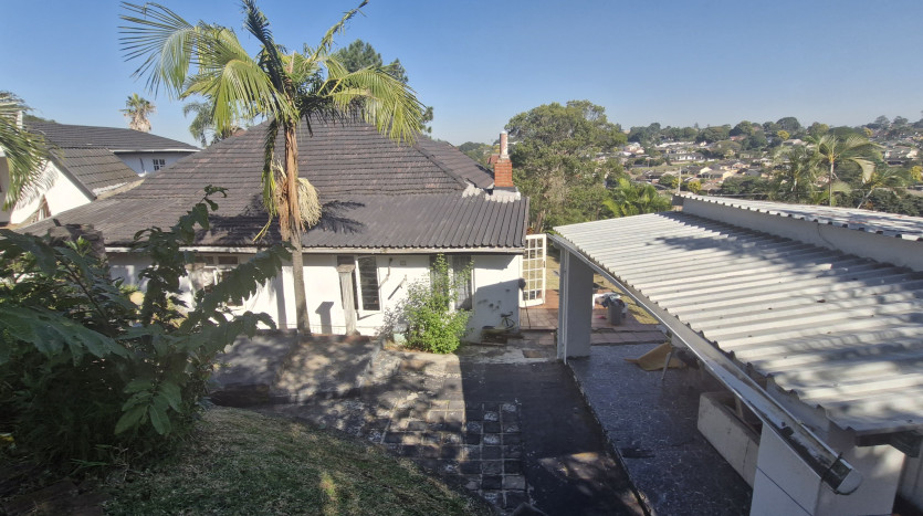 Home with 2 Flatlets Ready for Refurbishment, Queensburgh Property Images