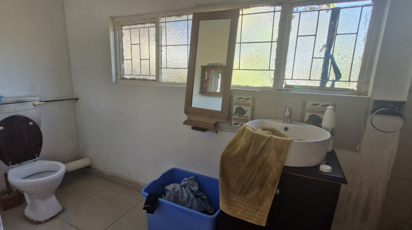 Home with 2 Flatlets Ready for Refurbishment, Queensburgh Property Images