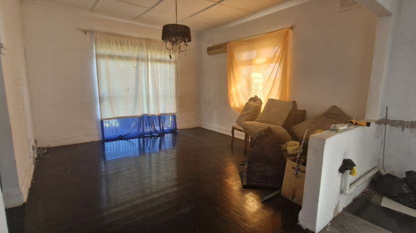 Home with 2 Flatlets Ready for Refurbishment, Queensburgh Property Images