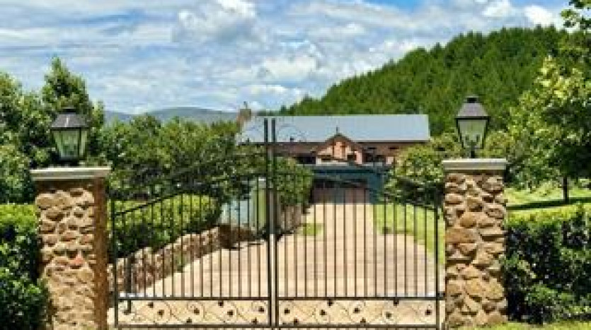 Luxury Farm in Nottingham Road, KZN Midlands Property Images