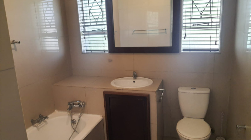 Exquisite 3 Bedroom Apartment in Sandton, Gauteng Property Images