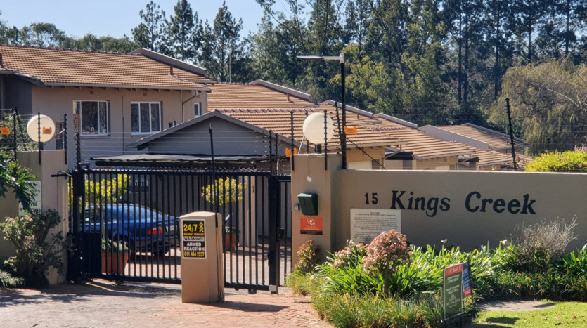 Exquisite 3 Bedroom Apartment in Sandton, Gauteng Property Images