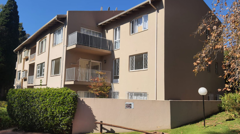 Exquisite 3 Bedroom Apartment in Sandton, Gauteng Property Images
