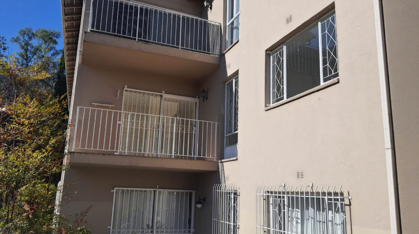 Exquisite 3 Bedroom Apartment in Sandton, Gauteng Property Images