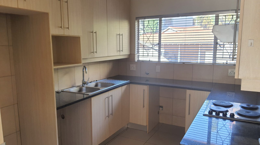 Exquisite 3 Bedroom Apartment in Sandton, Gauteng Property Images
