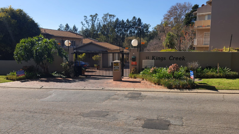 Exquisite 3 Bedroom Apartment in Sandton, Gauteng Property Images