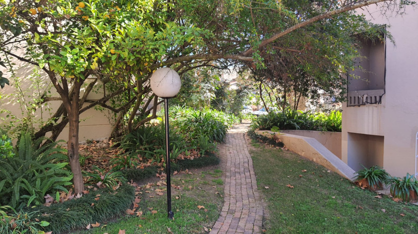 Exquisite 3 Bedroom Apartment in Sandton, Gauteng Property Images
