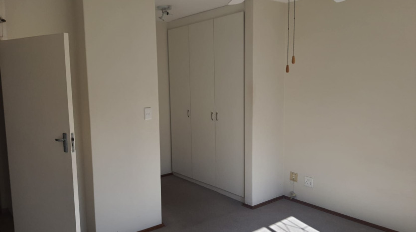 Exquisite 3 Bedroom Apartment in Sandton, Gauteng Property Images