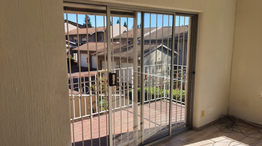 Exquisite 3 Bedroom Apartment in Sandton, Gauteng Property Images