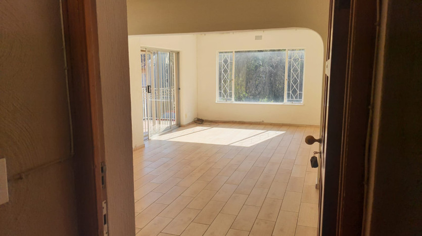 Exquisite 3 Bedroom Apartment in Sandton, Gauteng Property Images