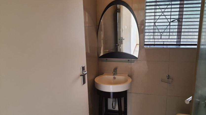 Exquisite 3 Bedroom Apartment in Sandton, Gauteng Property Images