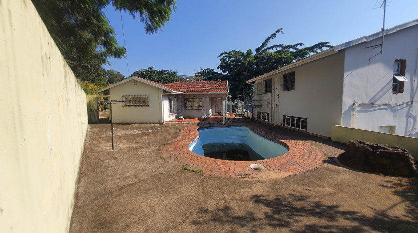 Versatile Frontline Property Property Images