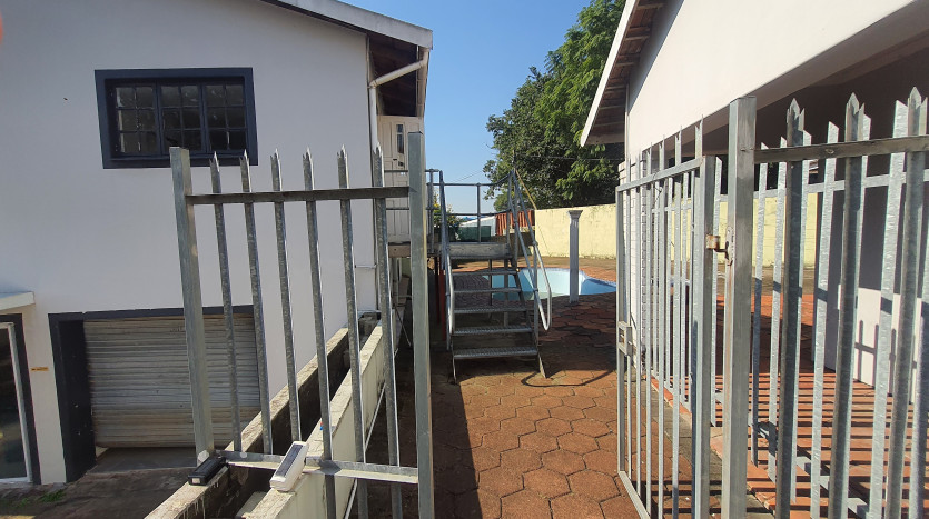 Versatile Frontline Property Property Images