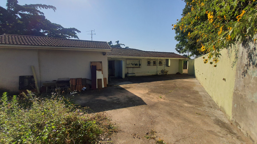 Versatile Frontline Property Property Images
