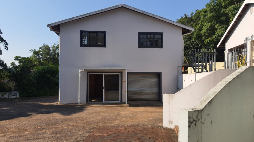 Versatile Frontline Property Property Images