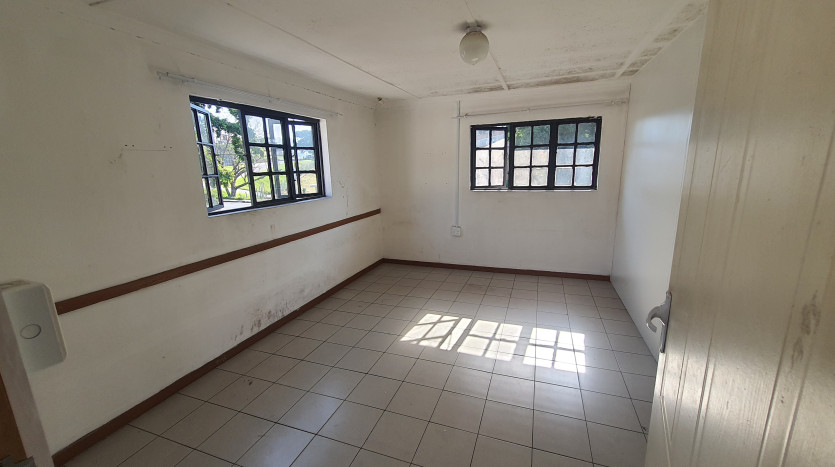 Versatile Frontline Property Property Images