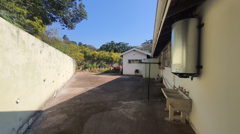 Versatile Frontline Property Property Images