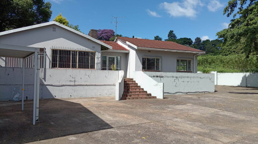 Versatile Frontline Property Property Images