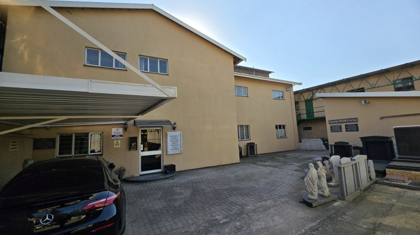 Industrial Property in the Heart of Springfield Property Images