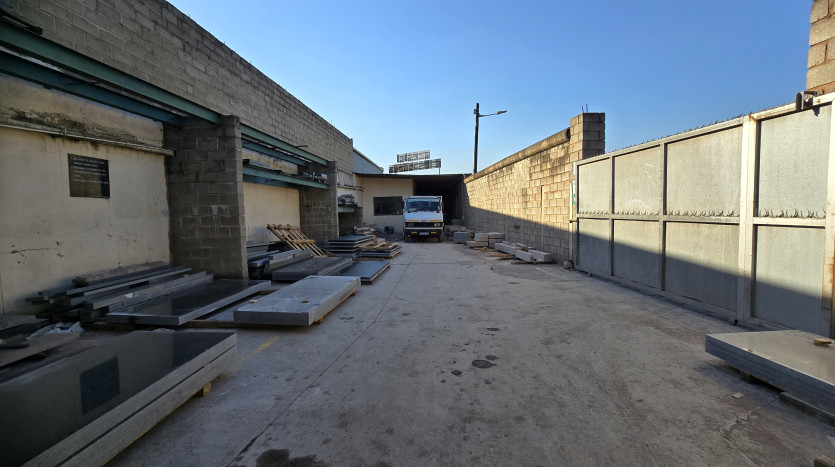 Industrial Property in the Heart of Springfield Property Images