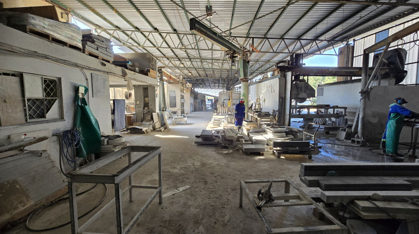 Industrial Property in the Heart of Springfield Property Images