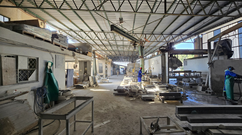 Industrial Property in the Heart of Springfield Property Images