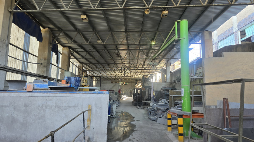 Industrial Property in the Heart of Springfield Property Images