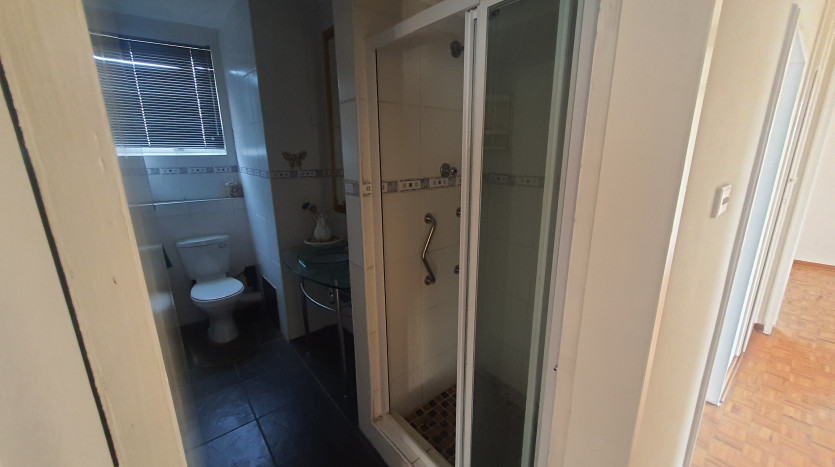 Spacious 3 Bedroom Flat Durban Property Images