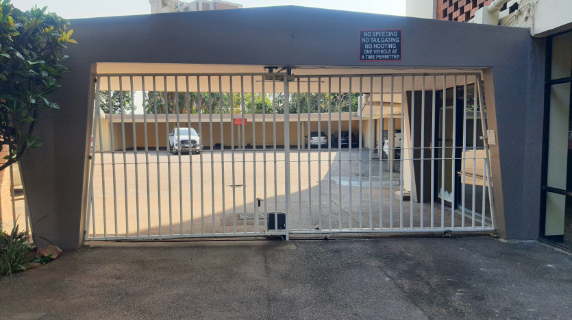 Spacious 3 Bedroom Flat Durban Property Images