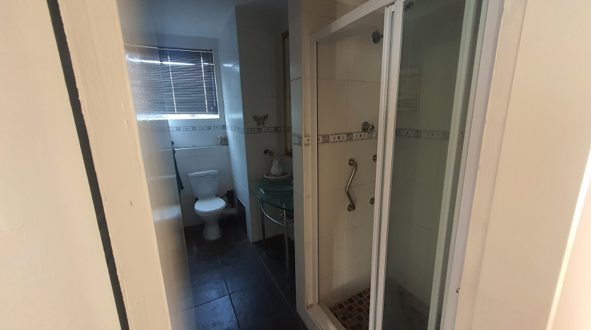 Spacious 3 Bedroom Flat Durban Property Images