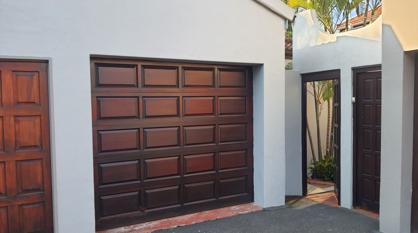Luxurious 3 Storey Townhouse with Stunning Sea Views in Prime Umhlanga Rocks Property Images
