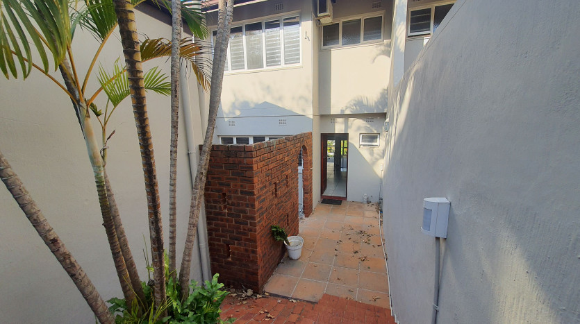 Luxurious 3 Storey Townhouse with Stunning Sea Views in Prime Umhlanga Rocks Property Images