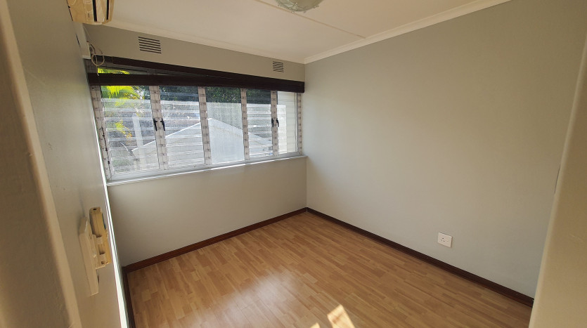 Luxurious 3 Storey Townhouse with Stunning Sea Views in Prime Umhlanga Rocks Property Images
